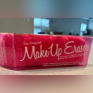 MakeUp Eraser Vibrant Pink Makeup Remover Cloth